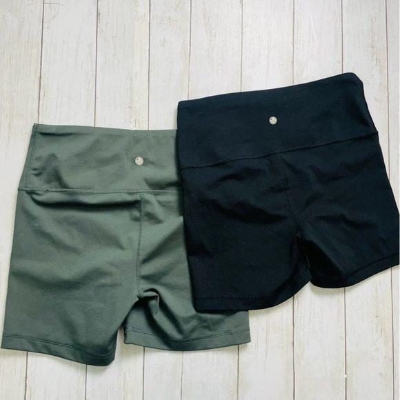 YOGALICIOUS LUX Bundle Of 2 Shorts Black‎ And Gray Size Small - Picture 2 of 7